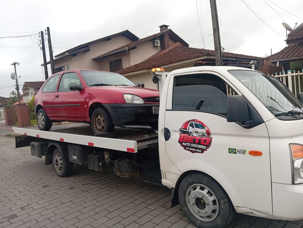 Guincho plataforma do Beto Auto Socorro em atendimento em Pirabeiraba